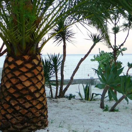 Mare Apartments,suites & Beachclub *